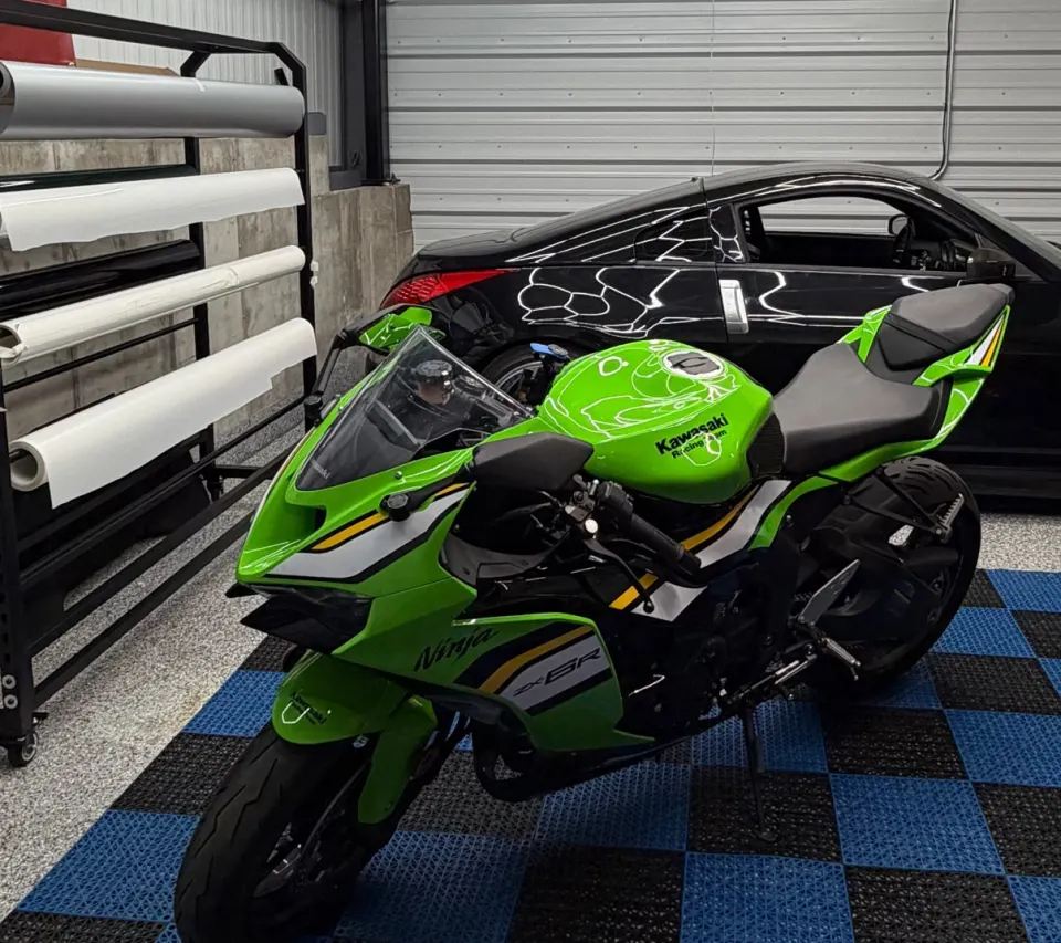 Kawasaki Ninja: satin silver wrap before repair